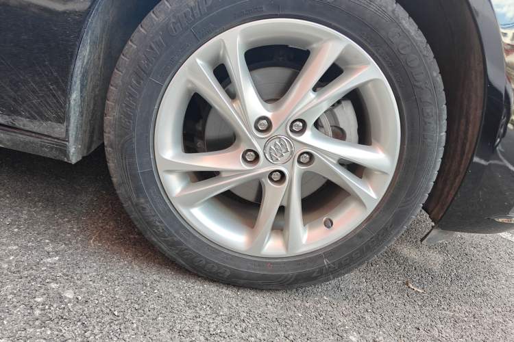 Used Buick Regal 2020 552T Elite Edition Right Front Wheel Hub