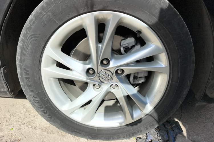 Used Buick Regal 2020 552T Elite Edition Right Front Wheel Hub