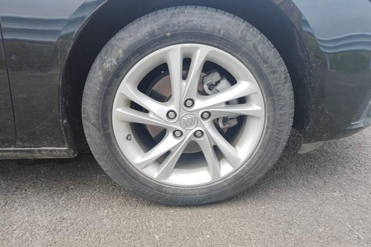 Used Buick Regal 2020 552T Elite Edition Right Front Wheel Hub