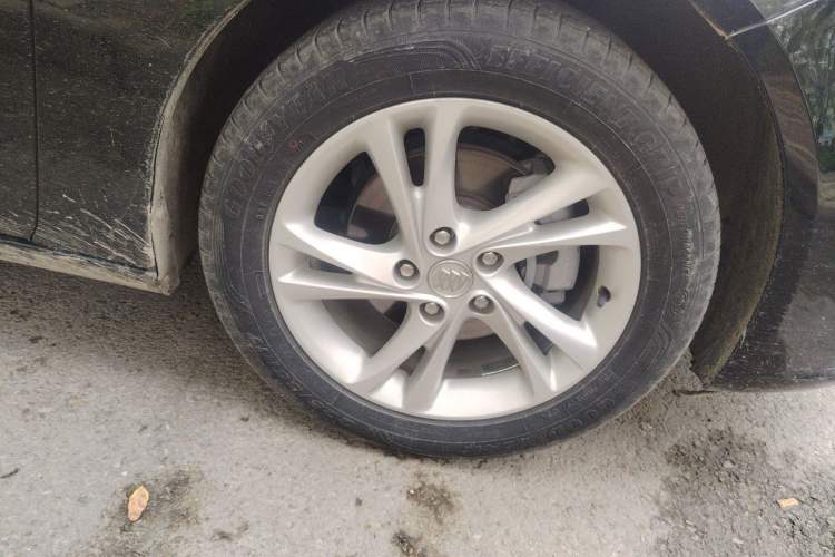 Used Buick Regal 2020 552T Elite Edition Right Front Wheel Hub