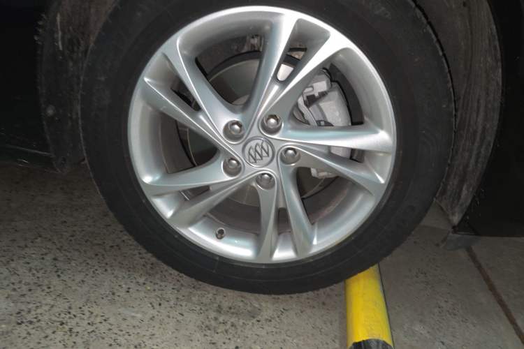 Used Buick Regal 2020 552T Elite Edition Right Front Wheel Hub