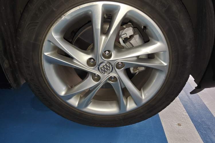Used Buick Regal 2020 552T Elite Edition Right Front Wheel Hub
