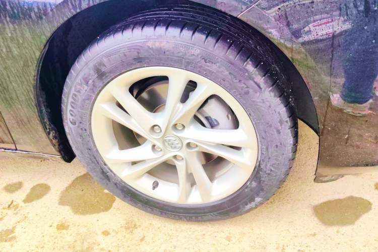 Used Buick Regal 2020 552T Elite Edition Right Front Wheel Hub