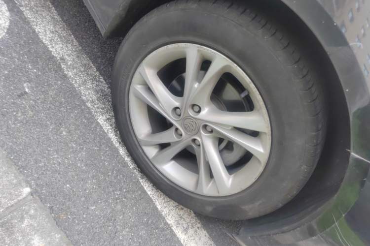 Used Buick Regal 2020 552T Elite Edition Right Front Wheel Hub