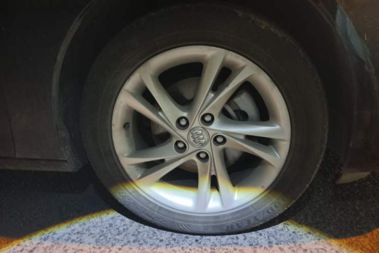 Used Buick Regal 2020 552T Elite Edition Right Front Wheel Hub