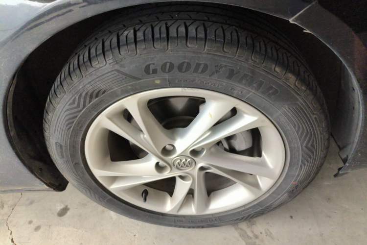 Used Buick Regal 2020 552T Elite Edition Right Front Wheel Hub