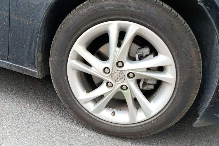 Used Buick Regal 2020 552T Elite Edition Right Front Wheel Hub
