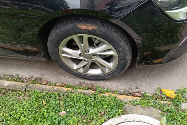 Used Buick Regal 2020 552T Elite Edition Right Front Wheel Hub