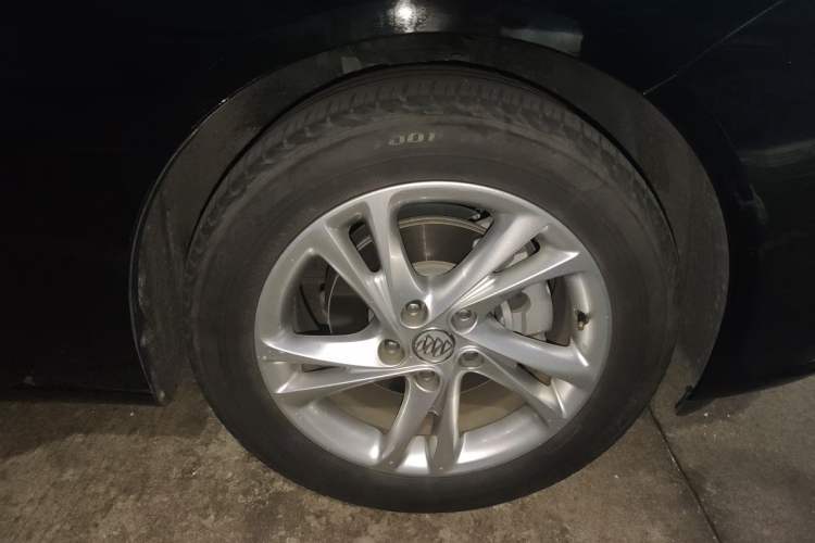 Used Buick Regal 2020 552T Elite Edition Right Front Wheel Hub