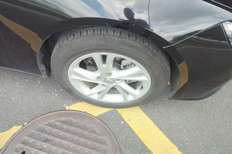 Used Buick Regal 2020 552T Elite Edition Right Front Wheel Hub
