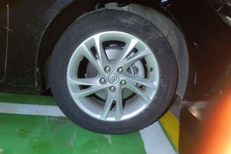 Used Buick Regal 2020 552T Elite Edition Right Front Wheel Hub