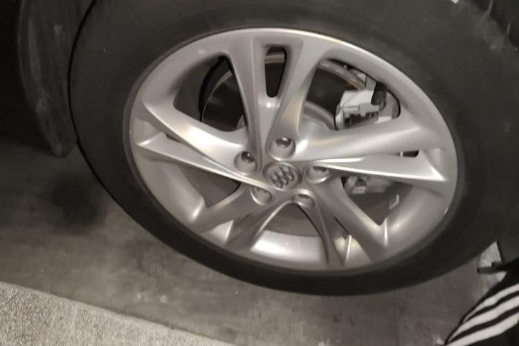 Used Buick Regal 2020 552T Elite Edition Right Front Wheel Hub