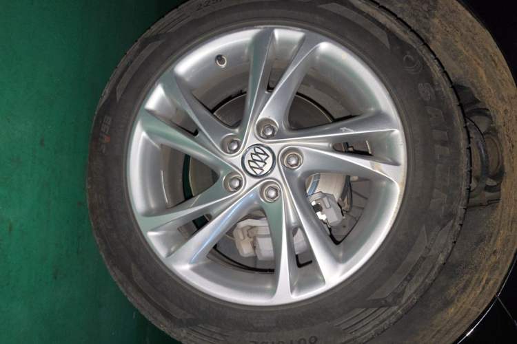 Used Buick Regal 2020 552T Elite Edition Right Front Wheel Hub