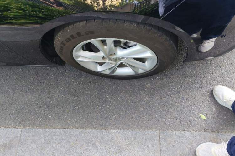 Used Buick Regal 2020 552T Elite Edition Right Front Wheel Hub