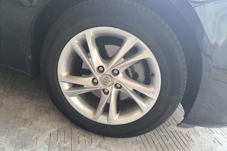 Used Buick Regal 2020 552T Elite Edition Right Front Wheel Hub