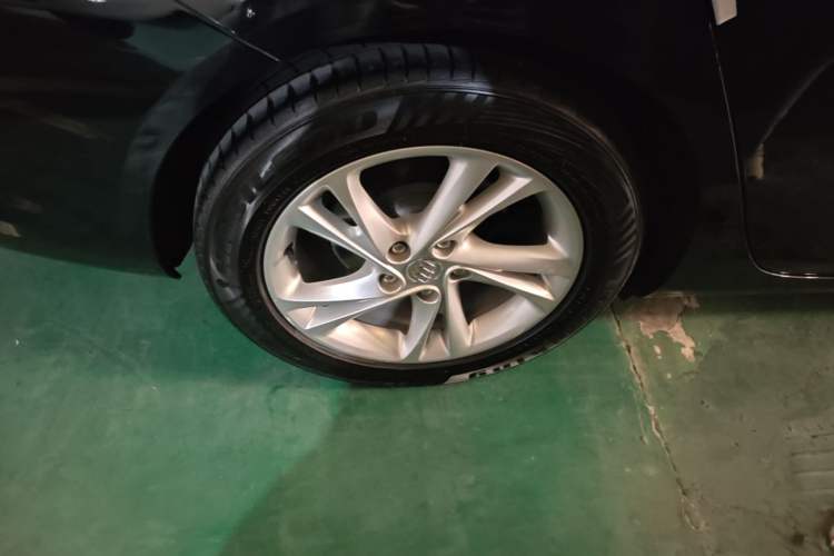 Used Buick Regal 2020 552T Elite Edition Right Rear Wheel Hub