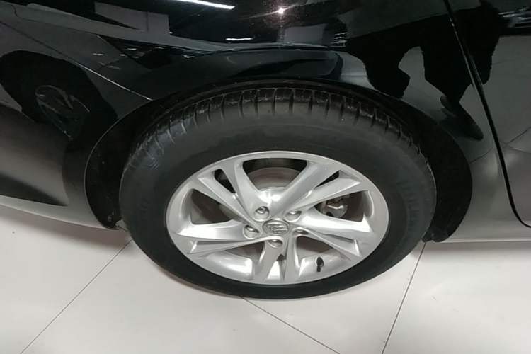 Used Buick Regal 2020 552T Elite Edition Right Rear Wheel Hub