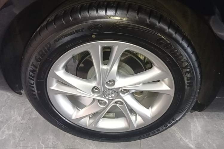 Used Buick Regal 2020 552T Elite Edition Right Rear Wheel Hub