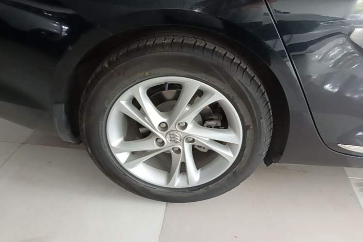 Used Buick Regal 2020 552T Elite Edition Right Rear Wheel Hub