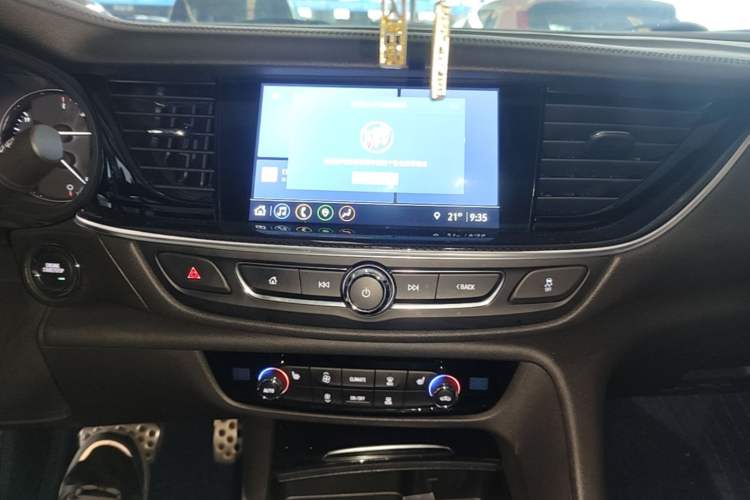 Used Buick Regal 2020 GS 28T Elite Model Audio And AC Panel