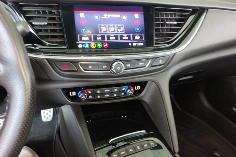Used Buick Regal 2020 GS 28T Prestige Model Audio And AC Panel