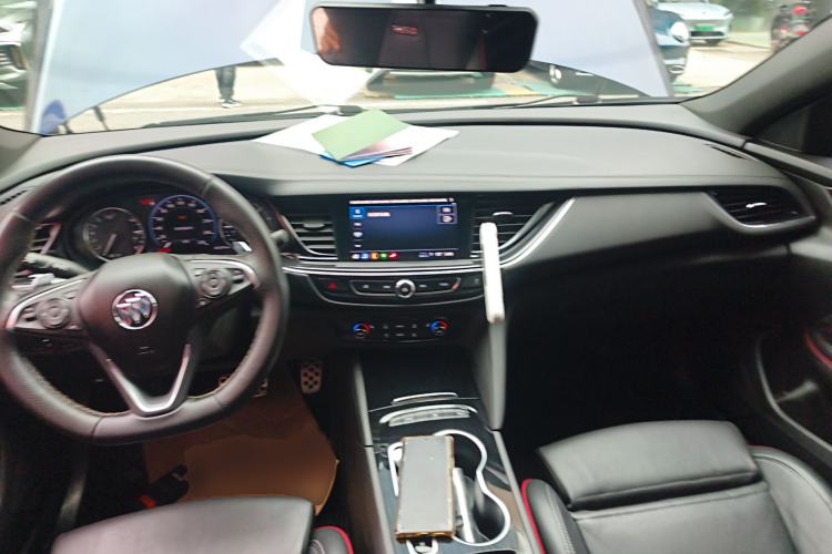 Used Buick Regal 2020 GS 28T Elite Model Center Console
