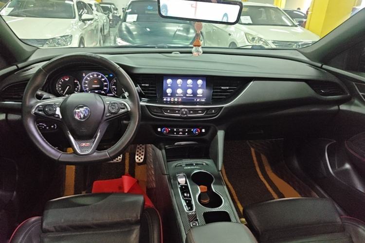 Used Buick Regal 2020 GS 28T Elite Model Center Console