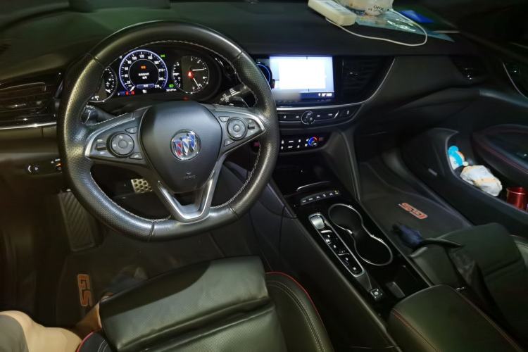 Used Buick Regal 2020 GS 28T Prestige Model Center Console