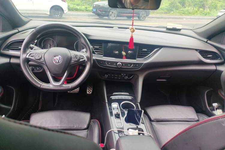 Used Buick Regal 2020 GS 28T Elite Model Center Console
