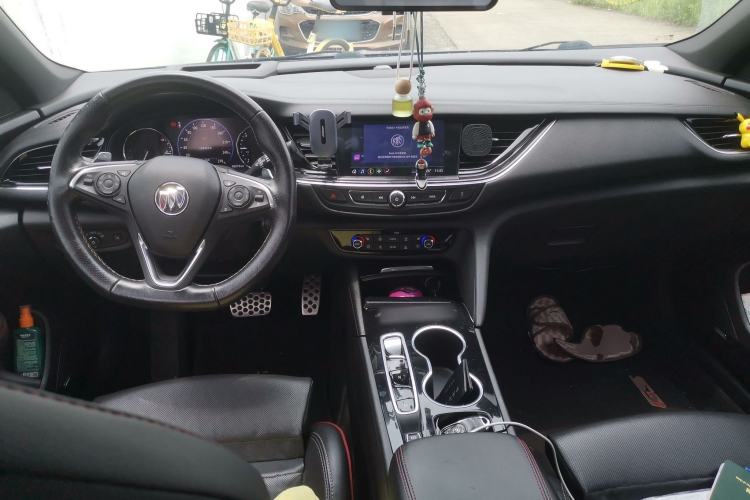 Used Buick Regal 2020 GS 28T Prestige Model Center Console