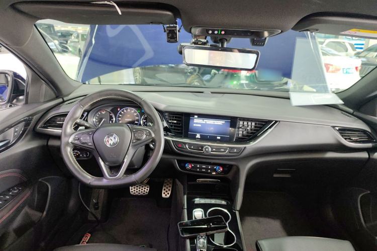 Used Buick Regal 2020 GS 28T Elite Model Center Console