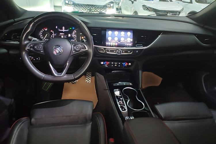Used Buick Regal 2020 GS 28T Elite Model Center Console