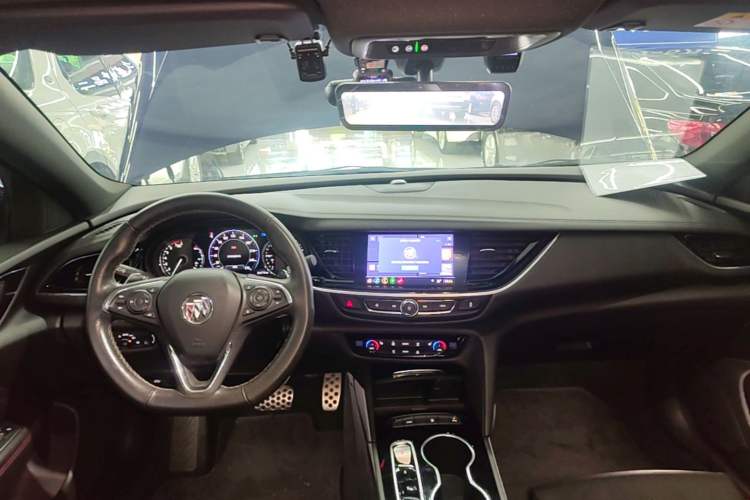 Used Buick Regal 2020 GS 28T Elite Model Center Console