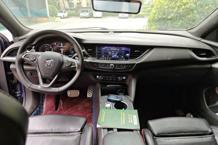Used Buick Regal 2020 GS 28T Elite Model Center Console