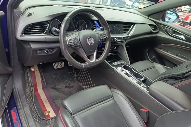 Used Buick Regal 2020 GS 28T Elite Model Center Console