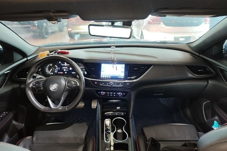 Used Buick Regal 2020 GS 28T Elite Model Center Console
