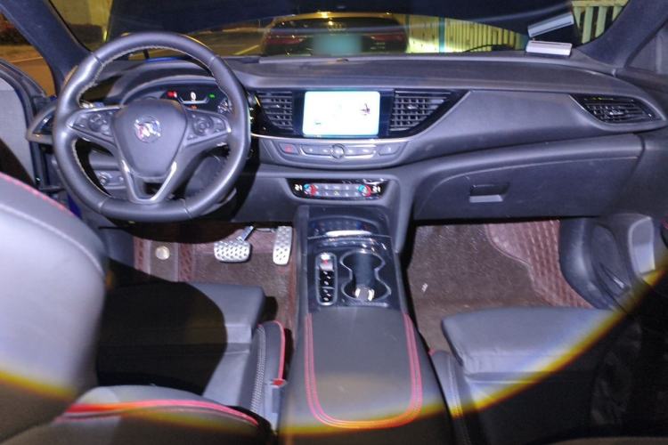 Used Buick Regal 2020 GS 28T Prestige Model Center Console