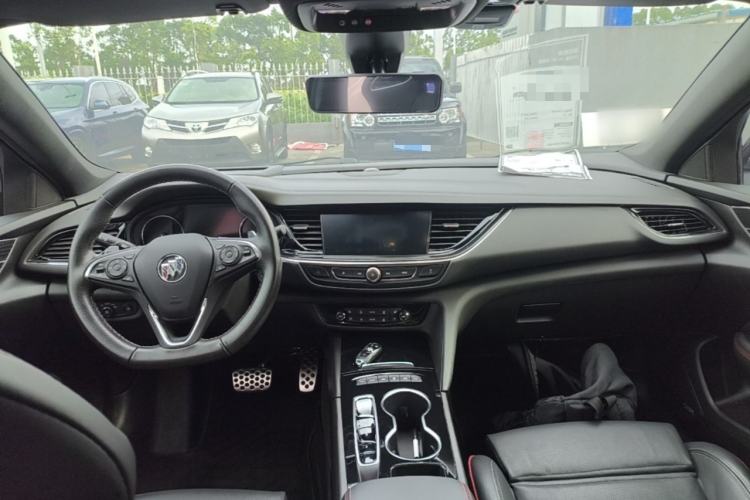 Used Buick Regal 2020 GS 28T Prestige Model Center Console