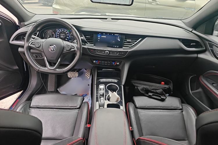 Used Buick Regal 2020 GS 28T Elite Model Center Console
