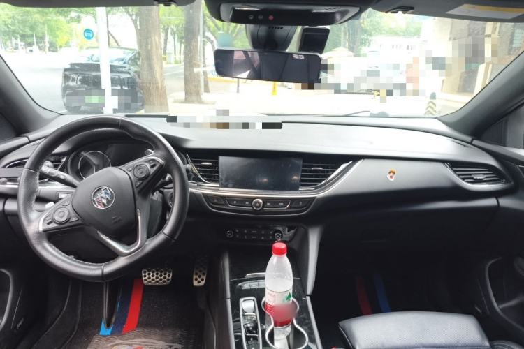 Used Buick Regal 2020 GS 28T Prestige Model Center Console