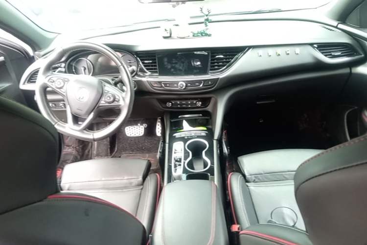 Used Buick Regal 2020 GS 28T Elite Model Center Console