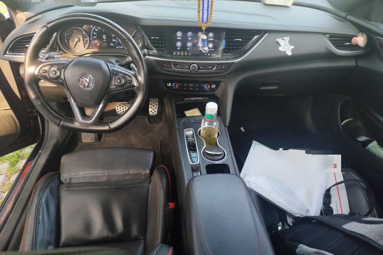 Used Buick Regal 2020 GS 28T Elite Model Center Console