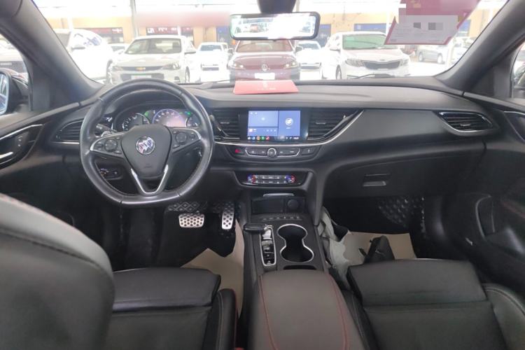 Used Buick Regal 2020 GS 28T Prestige Model Center Console