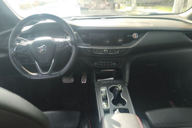 Used Buick Regal 2020 GS 28T Prestige Model Center Console
