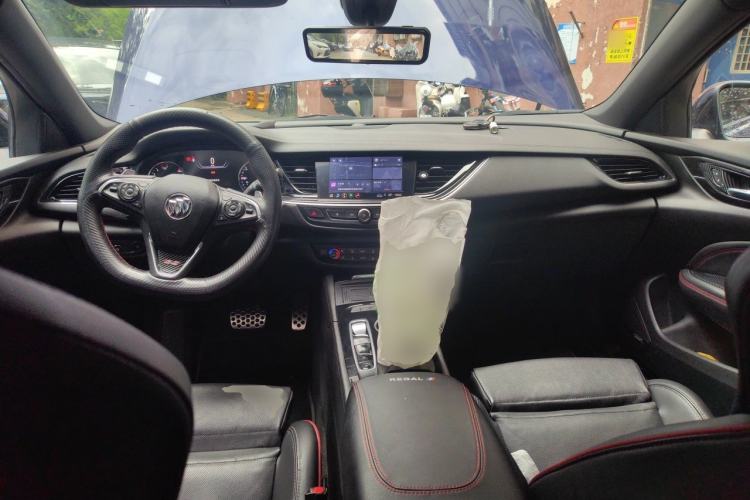 Used Buick Regal 2020 GS 28T Prestige Model Center Console
