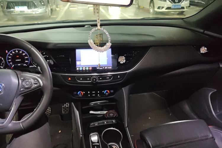 Used Buick Regal 2020 GS 28T Elite Model Center Console