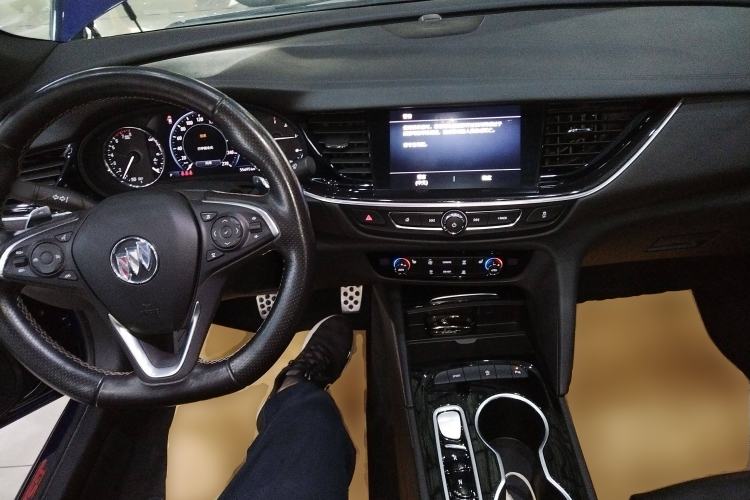 Used Buick Regal 2020 GS 28T Elite Model Center Console