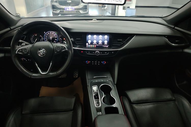 Used Buick Regal 2020 GS 28T Elite Model Center Console