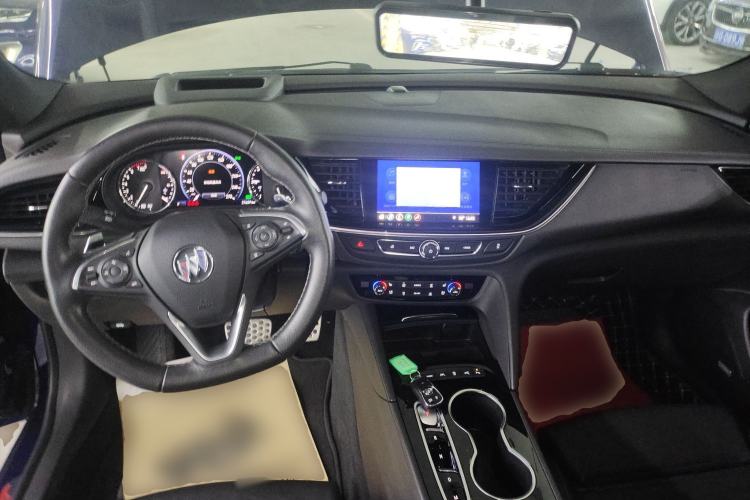 Used Buick Regal 2020 GS 28T Prestige Model Center Console