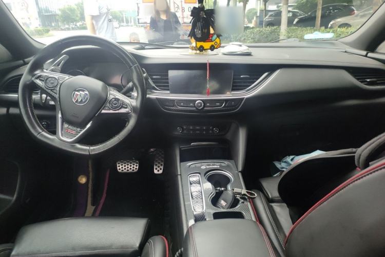 Used Buick Regal 2020 GS 28T Prestige Model Center Console